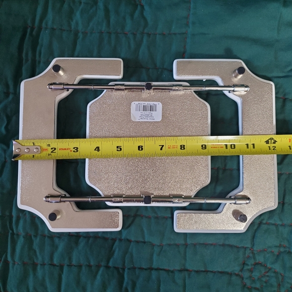 LENOX Winter Greetings Expanding Trivet - Picture 3 of 9